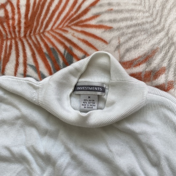 White low turtle neck - Picture 2 of 4